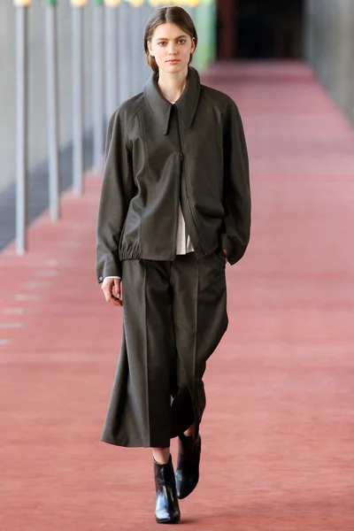 Look 24